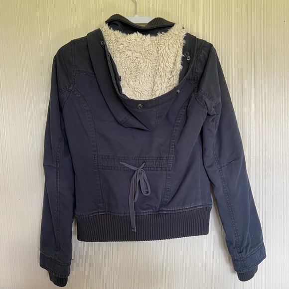 Navy blue Hollister jacket! - Picture 2 of 2